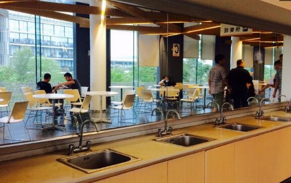 阿里巴巴員工飯堂，網友：有一種飯堂叫別公司的飯堂