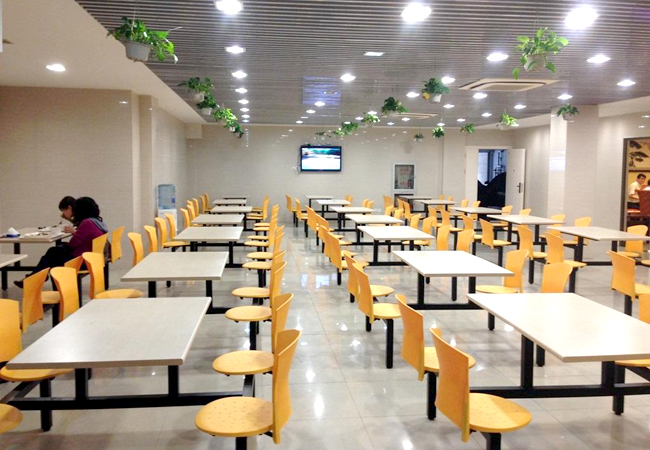 食堂承包助企業(yè)降低成本，減輕后勤食堂管理